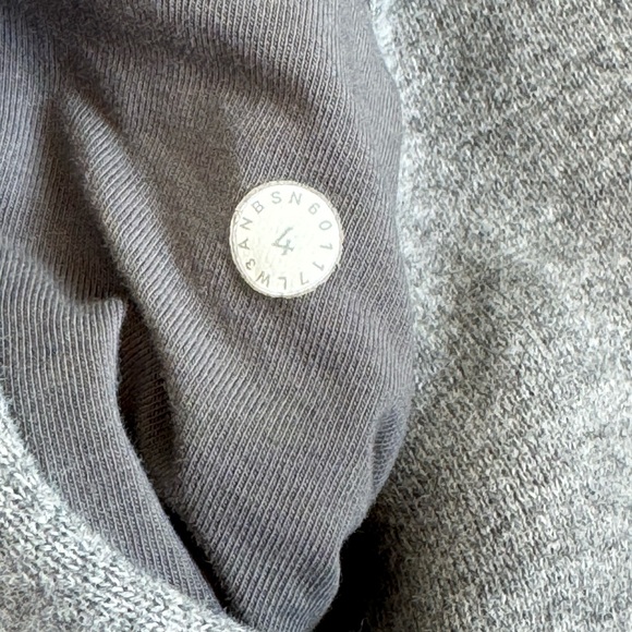 EUC Lululemon Wind Down Pullover Heathered Medium Grey / Slate Size 4 - Picture 16 of 16
